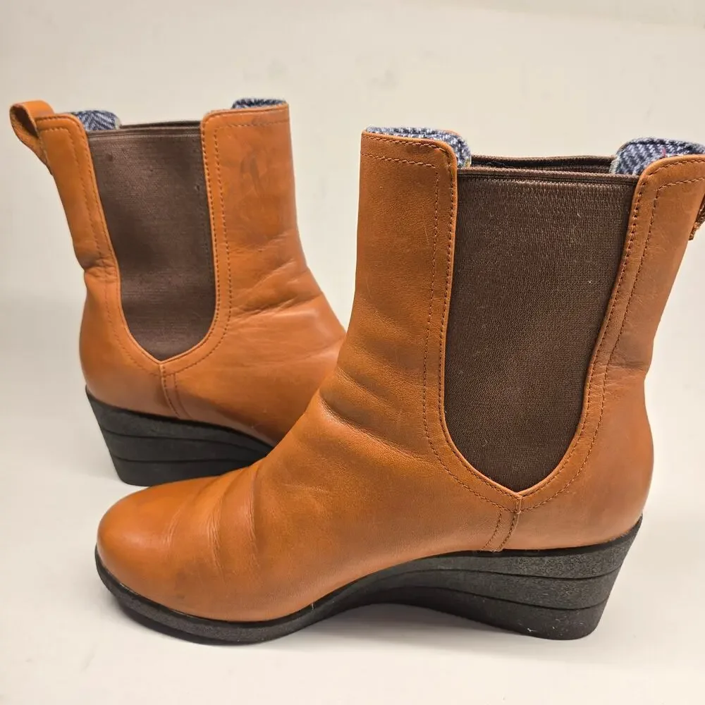 UGG Dupre Waterproof Leather Wedge Boots Size 8 Chestnut Chelsea Ankle Bootie